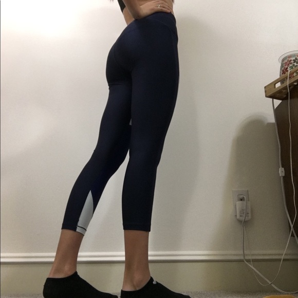 UNDER ARMOUR WORKOUT LEGGINGS - Picture 4 of 5